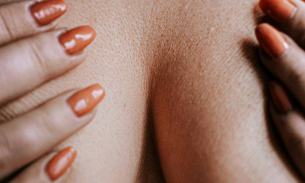 Врачи призвали не пить грудное молоко вслед за Кортни Кардашьян